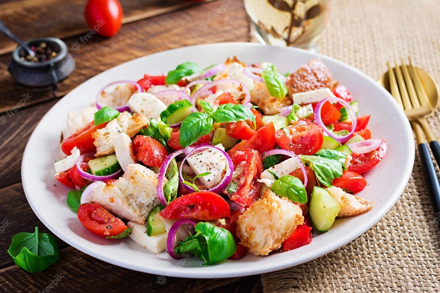 Panzanella: Storia, Ricetta e Tradizione della Freschezza Toscana
