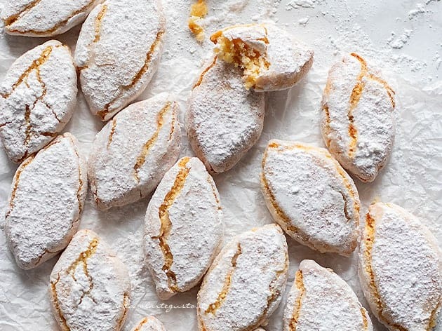 Ricciarelli di Siena: I Delicati Gioielli di Mandorla della Toscana