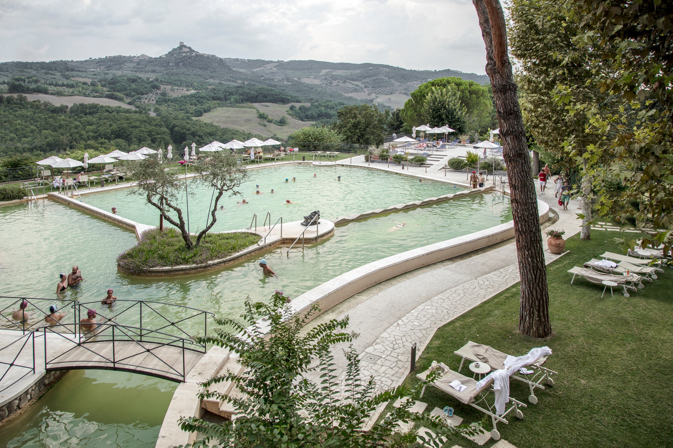 Bagno Vignoni: La Magia della Piazza d’Acqua nel Cuore della Val d’Orcia
