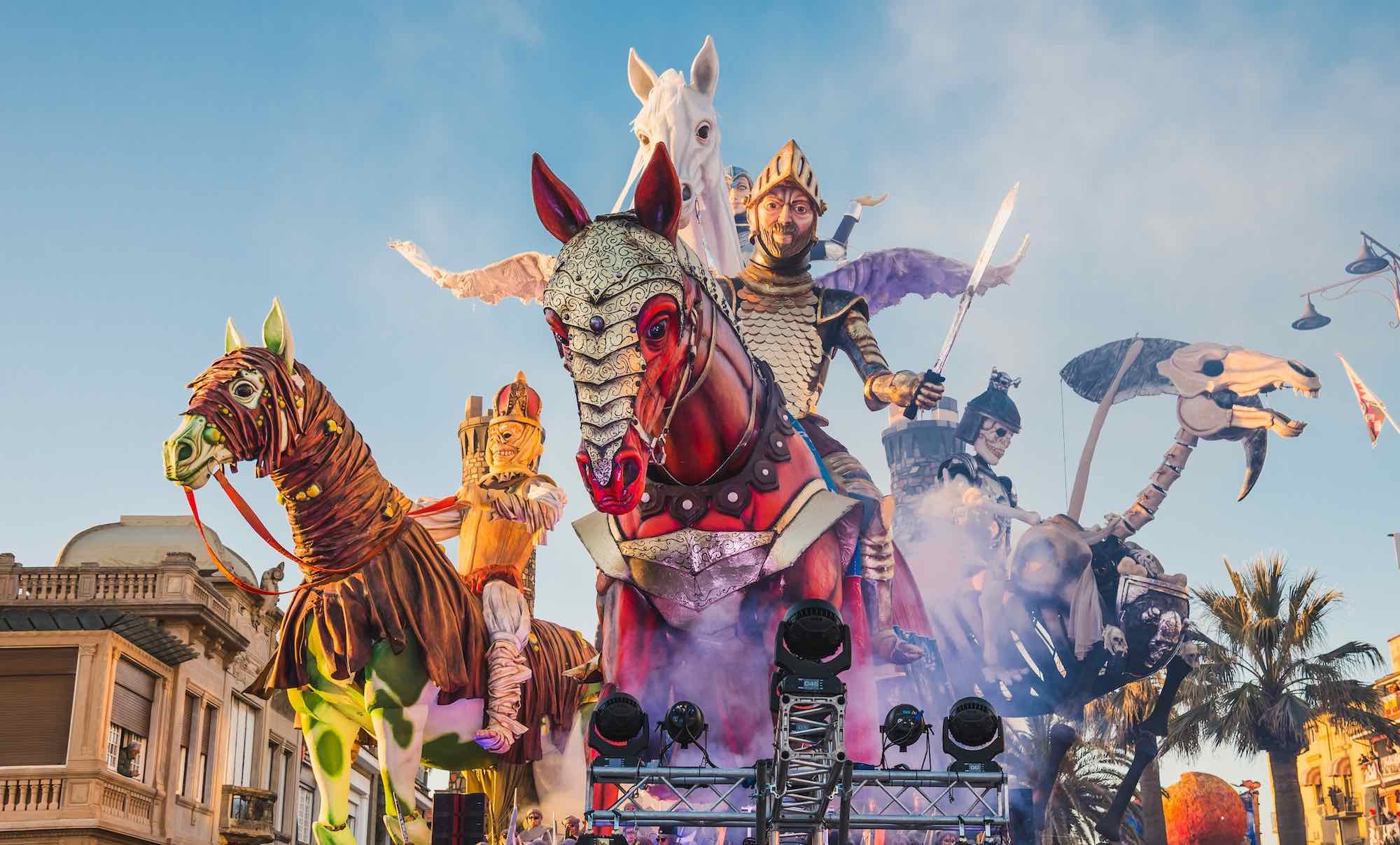 Carnevale in Toscana: i festeggiamenti di Gennaio tra satira, tradizione e dolcezze