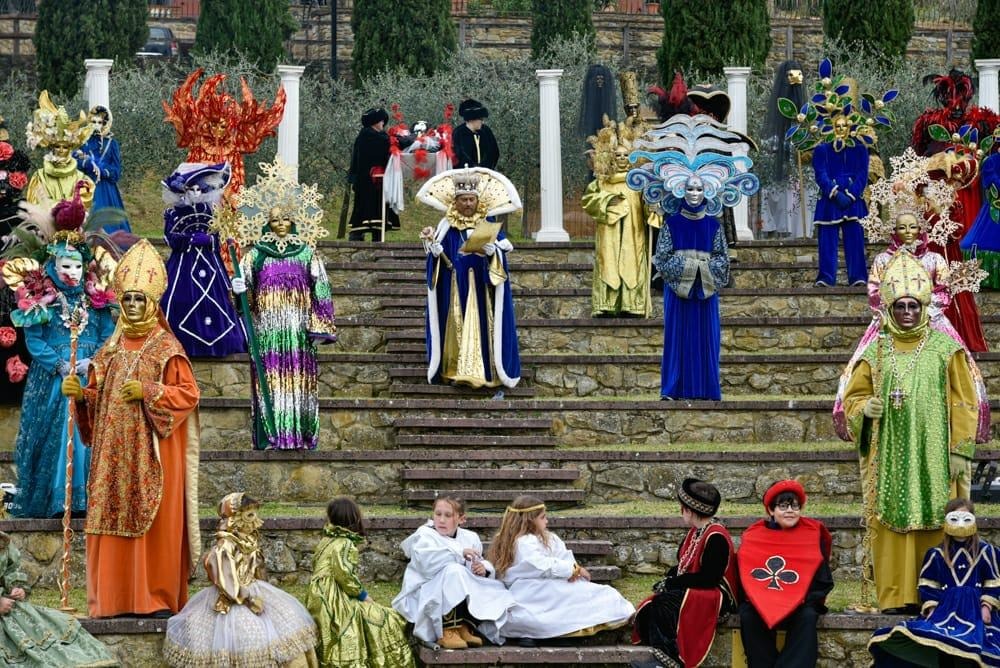 Maschere tradizionali toscane: viaggio tra storia, satira e identità regionale