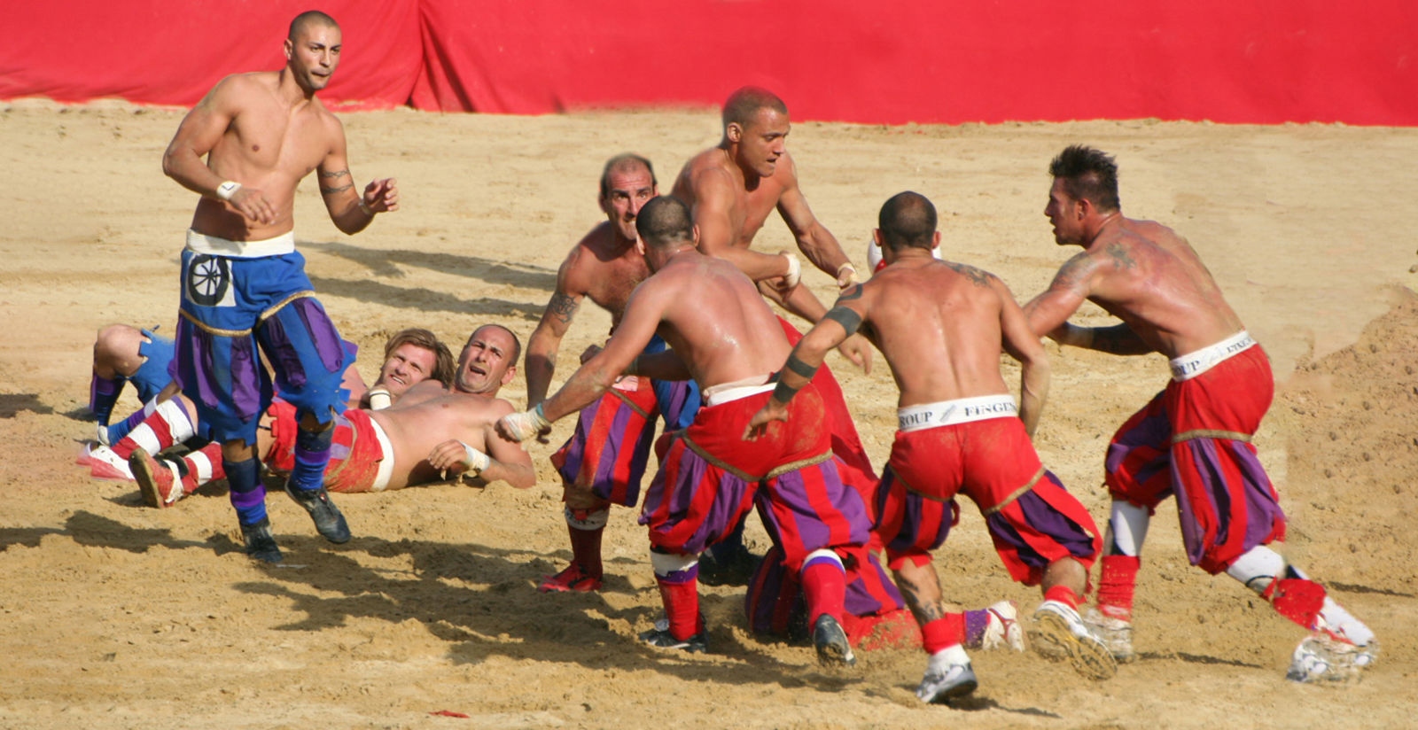 Calcio Storico Fiorentino: lo sport più violento e affascinante del mondo