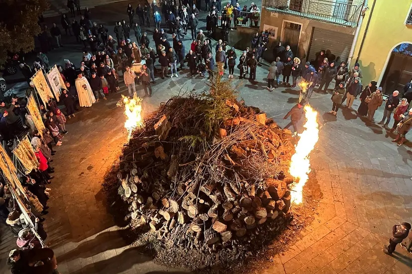 La Notte di San Giovanni (24 giugno): tradizioni magiche e sapori in Toscana