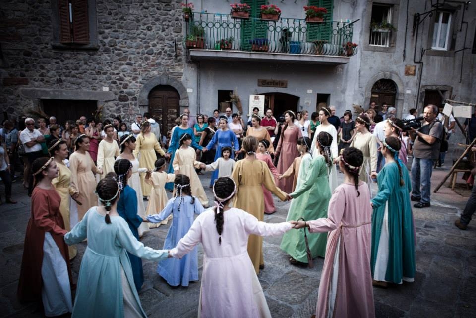 Offerta dei Censi ad Abbadia San Salvatore: quando la storia medievale scende in piazza