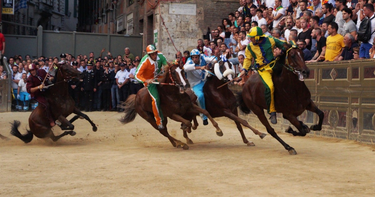 Il Brivido del Palio dell’Assunta: Cuore e Anima di Siena ad Agosto